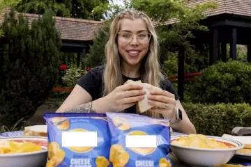 23 ஆண்டுகளாக சாண்ட்விச் மட்டுமே சாப்பிட்டு வந்த  இளம்பெண்!