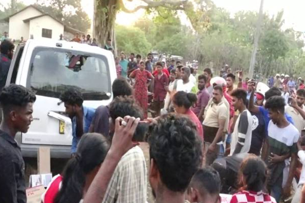இலங்கையில் பரபரப்பு சம்பவம்: பாடசாலை மாணவர்களை கடத்தும் ஒரு கூட்டம்! | Group Kidnaps School Students In Sri Lanka