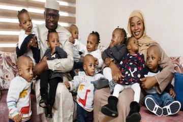 ஒரே பிரசவத்தில் 9 குழந்தைகள்; பெண் கின்னஸ் சாதனை!