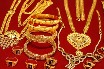 මෙහෙම ගියොත් රත්තරන් ගන්න මිනිස්සු පොරක‍යි - ඊයෙ අඩු වුණ රන් මිල අද තවත් පහළට වැටෙයි