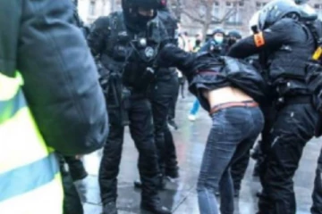 பிரான்சில் போராட்டக்காரரை தாக்கிய பொலிஸ் அதிகாரி; விசாரணைக்கு உத்தரவு