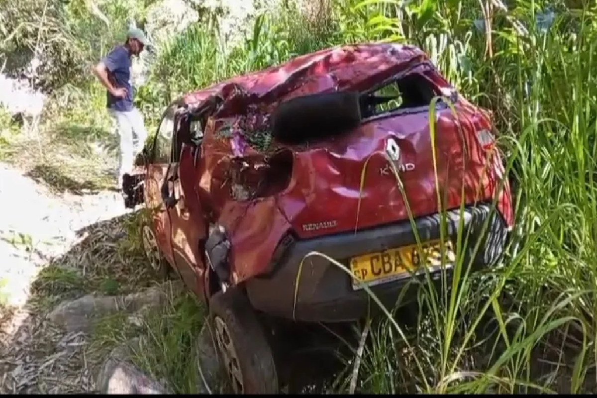 300அடி பள்ளத்தில் பாய்ந்து கார் விபத்து; ஆண் பலி; மூவர் காயம் | Car Plunges 300 Feet Into Ravine One Man Killed