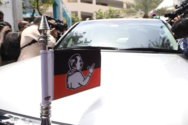 அதிமுக கொடியை  சசிகலா பயன்படுத்த யார் உரிமை கொடுத்தது - ஆவேசமான முன்னாள் அமைச்சர்! | Sasikala The Right To Use The Admk Flag