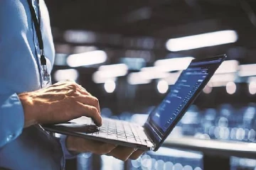 பணியில் ஊழியர்கள் செய்த செயல்; டெக்னாலஜி வைத்து பிடித்த நிறுவனம் - அடுத்து என்ன ஆனது?