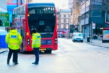 லண்டனில் பரபரப்பான காலை நேரத்தில் இளம்பெண்ணுக்கு நடந்த சோகம்