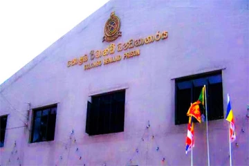 சிம் அட்டை, புகையிலை பொதியுடன் இரு விளக்கமறியல் கைதிகள் கைது
