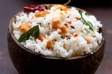 15 நிமிடத்தில் தயாராகும் தேங்காய் முட்டை சாதம்