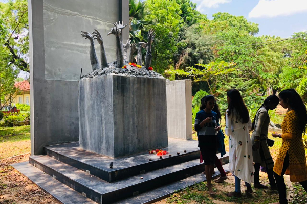 ஈகைச்சுடரேற்றி அகவணக்கத்தோடு யாழ் பல்கலையின் முள்ளிவாய்க்கால் நினைவேந்தல் (படங்கள்) | Commemoration The University Jaffna Mullivaikkal