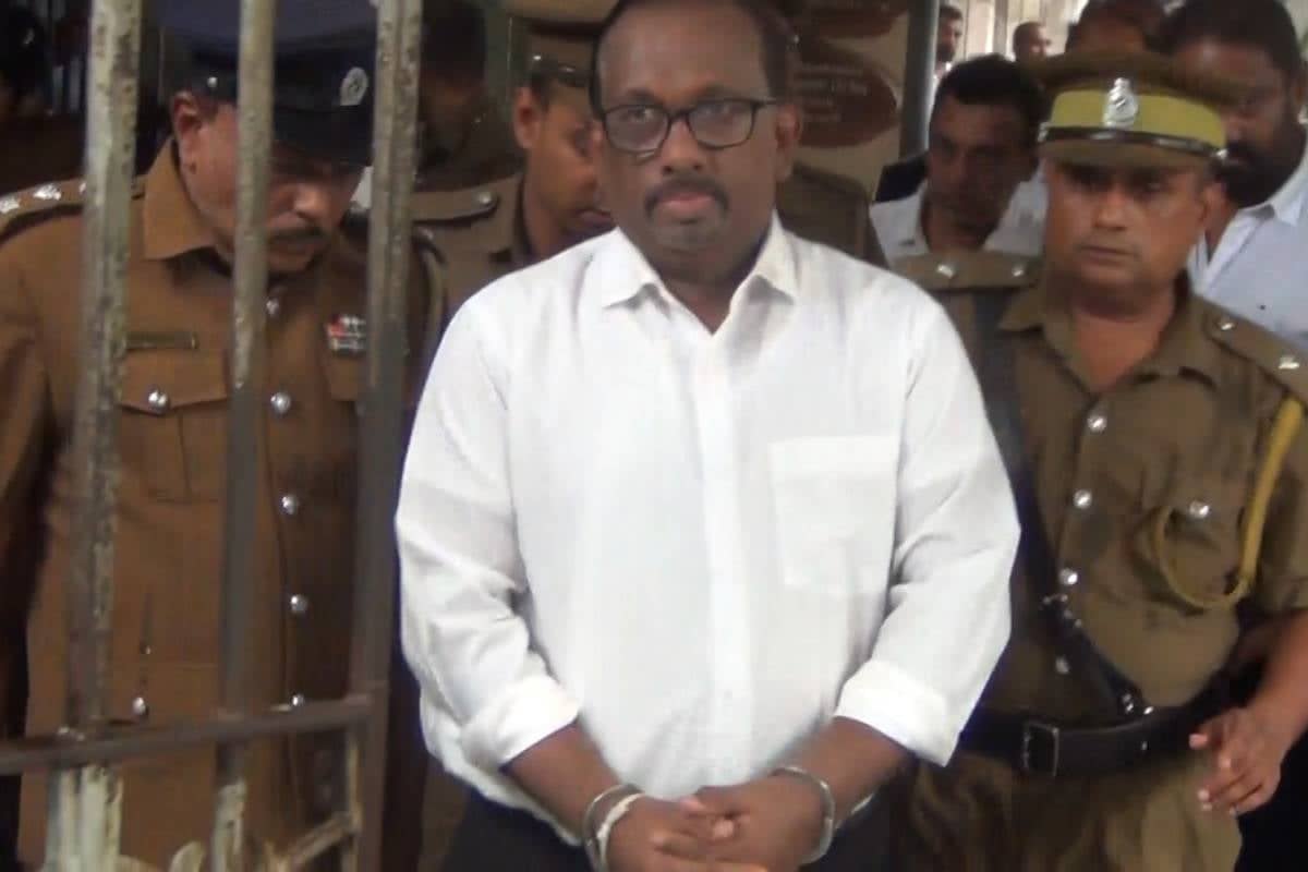 சிறைக்குள் முன்னாள் அமைச்சரின் சொகுசு வாழ்க்கை | Man Arrested For Bringing Alcohol To Mahindananda