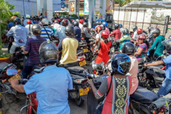 1000 ரூபாய்க்கே பெற்றோல் விநியோகம்! எங்கு தெரியுமா? | Petrol Supply For Only 1000 Rupees Jaffna