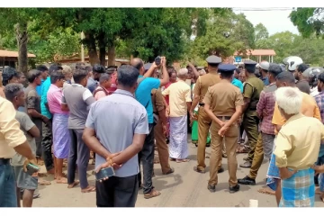 கிளிநொச்சியில் மதுபான சாலை திறப்பதற்கு எதிர்ப்பு தெரிவித்து பொதுமக்கள் ஆர்ப்பாட்டம்(Video)