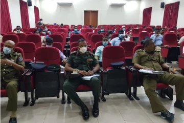 வவுனியாவில் பேருந்துகளில் அதிகளவான பயணிகளை ஏற்றிச்செல்வதாக குற்றச்சாட்டு