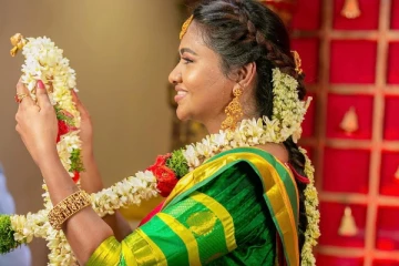 ஷாலு ஷம்முவுக்கு நிச்சயதார்த்தம் முடிந்துவிட்டதா? மாலையும் கழுத்துமாக இருக்கும் போட்டோ