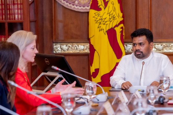 பேரிடரில் இலங்கையுடன் துணை நிற்கும் அமெரிக்கா: பல உதவிகளை வழங்கவும் தயார்! | President Meets With Allison Hooker பேரிடரில் இலங்கையுடன் துணை நிற்கும் அமெரிக்கா: பல உதவிகளை வழங்கவும் தயார்! | President Meets With Allison Hooker