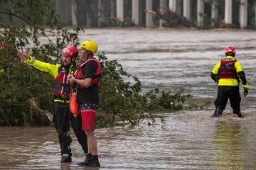 வரலாறு காணாத அளவில் அமெரிக்காவில் பெருவெள்ளம் ; 24 பேர் உயிரிழப்பு