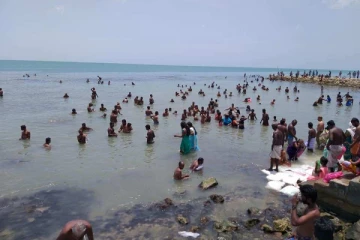 யாழில்  பிதிர்க்கடனை நிறைவேற்ற சென்றவர்களுக்கு  நேர்ந்த நிலை