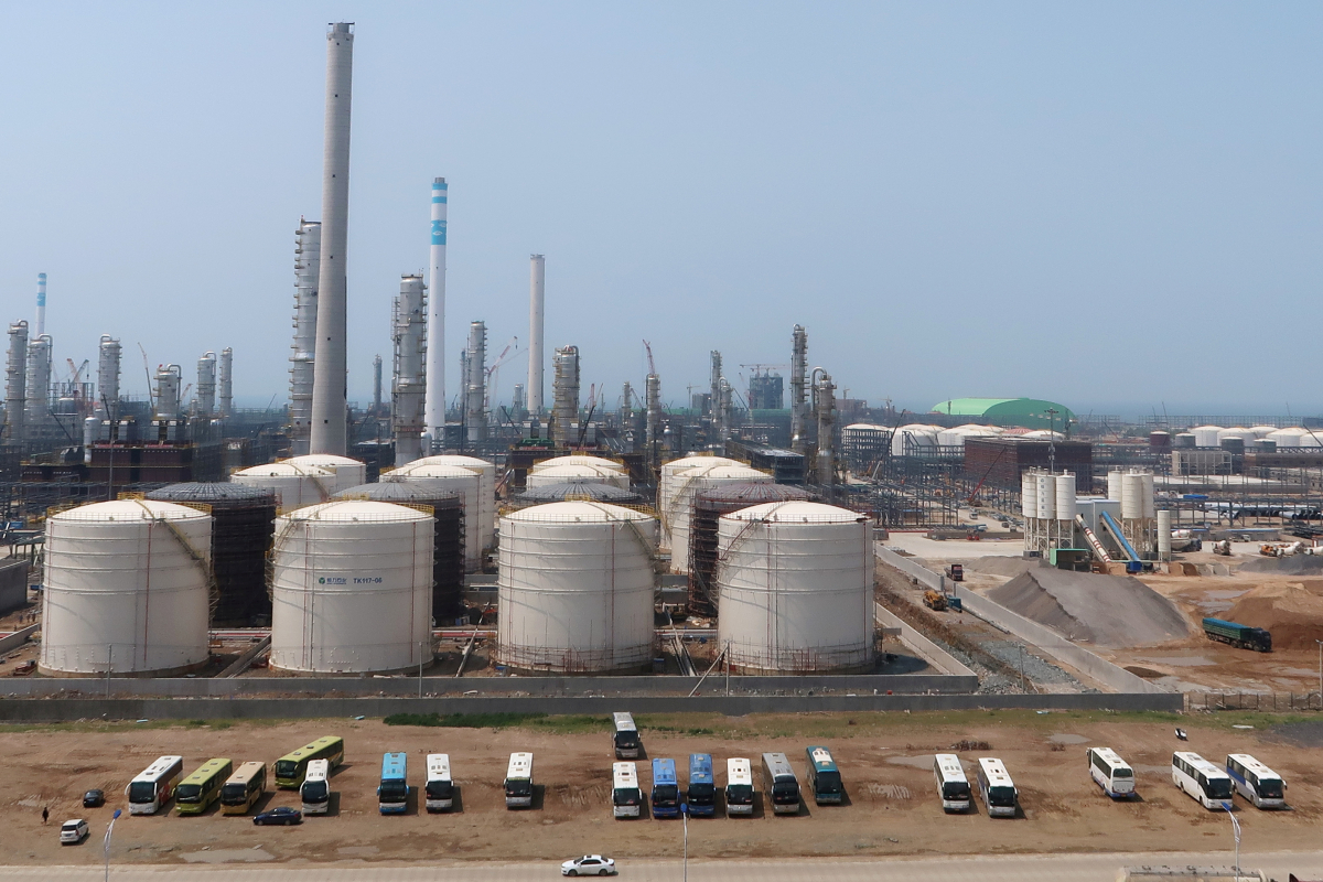 ஈரானுடன் வர்த்தகத் தொடர்பு இல்லை.! அமெரிக்க தடைகளுக்கு சீனா பதில் | China Largest Oil Refinery Denied Trade With Iran