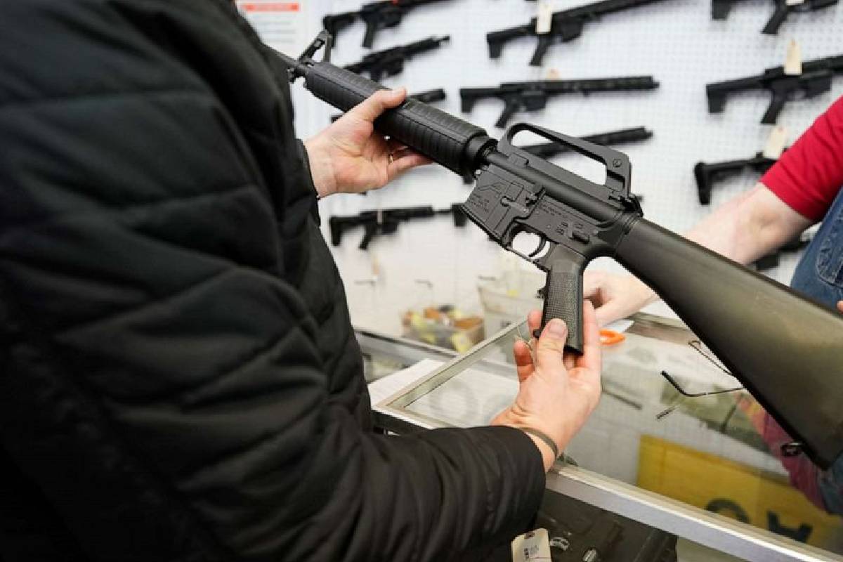 அமெரிக்காவில் துப்பாக்கிச் சூடு - மூவர் பரிதாப பலி | Shooting In America Three People Tragically Died