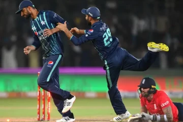 பரபரப்பான கட்டத்தில் பறந்து வந்து ரன்அவுட்! மிரட்டலான வெற்றி.. ஆர்ப்பரிப்பில் அதிர்ந்த மைதானம்