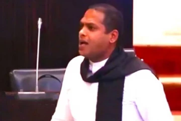 ரஞ்சனுக்கு நீதி வேண்டி சபையில் கறுப்புச் சால்வை அணிந்த ஹரீன்