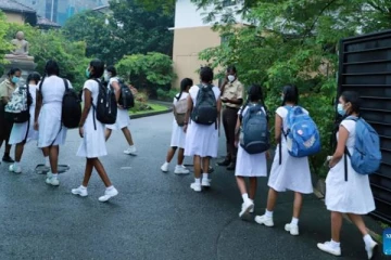 எதிர்வரும் திங்கட்கிழமை முதல் மீண்டும் பாடசாலைகள் ஆரம்பமா?