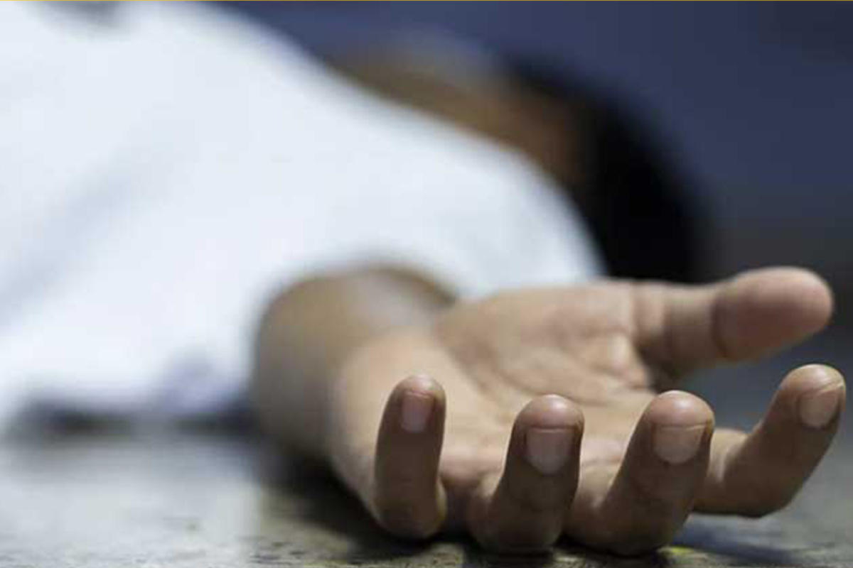 பெற்றோருக்கு குடை கொண்டு சென்ற யுவதிக்கு நடந்தேறிய துயரம் ; ஸ்தலத்திலேயே பிரிந்த உயிர் | Strikes Girl Delivering Umbrella To Parents