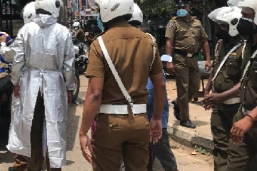 பாடசாலைக்குள் மோசமான செயலில் ஈடுபட்ட நால்வர் கைது