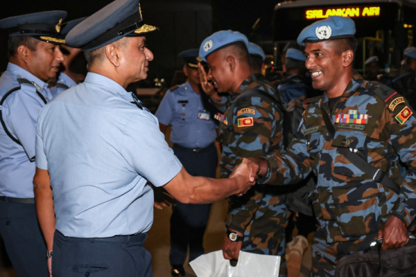 அமைதிக்காக்கும் பணிகளுக்காக பயணமான இலங்கை விமானப்படை வீரர்கள் | Sl Air Force Troops Leave For Peace Duty