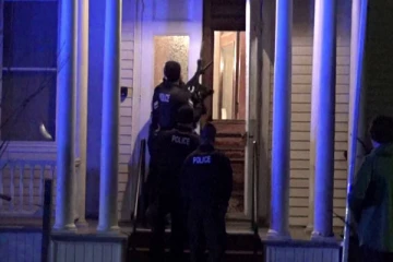 அமெரிக்காவில் இடம்பெற்ற துப்பாக்கிச் சூடு; சந்தேக நபர் கைது!