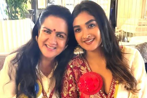 நடிகை ஊர்வசியின் மகளை பார்த்துள்ளீர்களா.. மலையாளத்தில் நடிகையாக அறிமுகம்.. புகைப்படம் இதோ | Actress Urvashi Daughter Making Her Debut