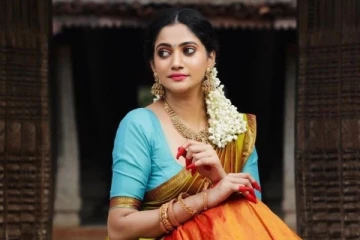 பட்டு புடவையில் மின்னும் பிக்பாஸ் லாஸ்லியா, ரசிகர்களை கவர்ந்த அழகிய புகைப்படங்கள்..இதோ,