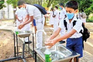 மிக நீண்ட நாட்களுக்குப்பின் நாடளாவிய ரீதியில் இன்று 3,800 பாடசாலைகள் மீள ஆரம்பம்