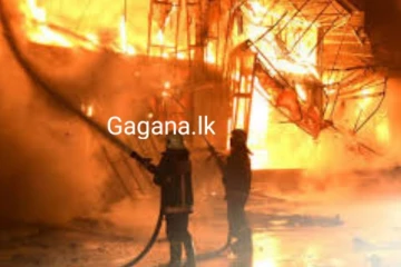 දිස්ත්‍රික් ලේකම් කාර්යාලයක එකවරම ගින්නක්..වහාම සේවකයින් සහ නිලධාරීන් ඉවත් කරයි..