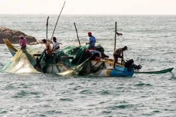 இந்திய கடற்றொழிலாளர்கள் 8 பேர் மீது தாக்குதல்