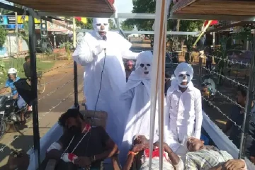 முள்ளிவாய்க்கால் நோக்கி புறப்பட்ட ஊர்தி ; பொலிஸார் கெடுபிடி