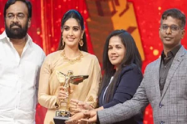 விபத்தில் சிக்கி படுத்த படுக்கையில் இருந்தேன்..ஆனா!! நடிகை சினேகா எமோஷனல்.. | Sneha Emotional Speech At Award Function