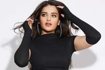 மாடர்ன் உடையில் அசத்தும் நிதி அகர்வால்