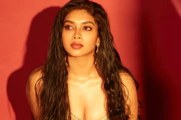 சார்பட்டா நடிகையா இப்படி.. துஷாரா விஜயனின் ஹாட் ஸ்டில்கள்