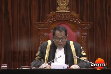 අරුණ ජයසේකරට එරෙහිව පාර්ලිමේන්තු මන්ත්රීවරුන් 32ක් ඉදිරිපත් කළ විශ්වාසභංගය ගැන කථානායක නිවේදනය