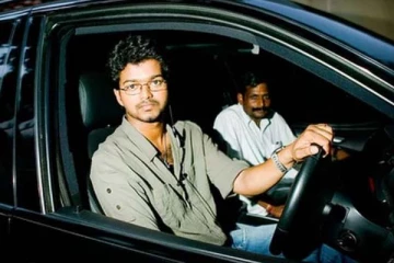 நடிகர் விஜய் முதன் முதலில் பயணித்த கார் எதுனு தெரியுமா?