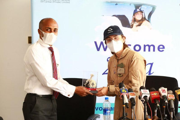 இலங்கை வந்தடைந்த உலகம் சுற்றும் இளம் பெண் விமானி! | The Young Female Pilot Landed In Sri Lanka