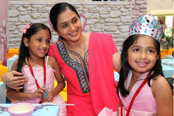 பிளஸ் 2 பொதுத் தேர்வில் எவ்வளவு மதிப்பெண்கள் பெற்றிருக்கிறார்