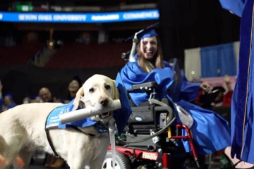மாணவியுடன் வகுப்பறைக்கு சென்ற வளர்ப்பு நாய்க்கு டிப்ளமோ பட்டம்!