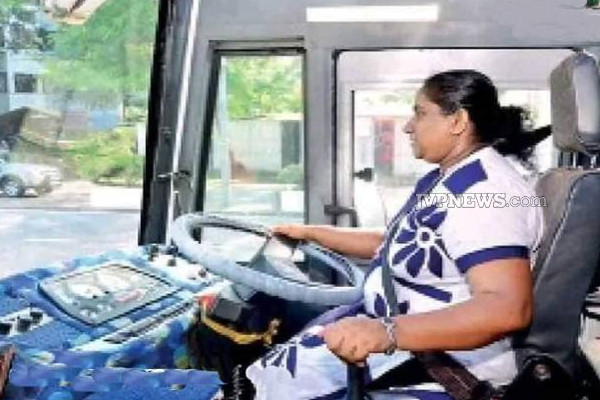 கொழும்பு அதிவேக வீதியில் தில்லாக பேருந்தை ஓட்டும் வீரப் பெண்! குவியும் வாழ்த்துக்கள் | Sri Lankan Woman Driving Bus Colombo Expressway