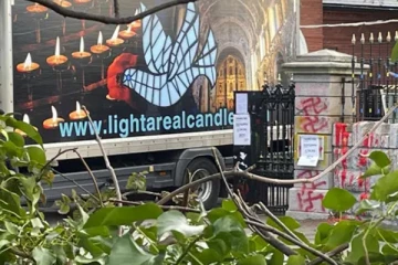 உக்ரைன் மீதான போருக்கு எதிர்ப்பு; ரஷ்ய தூதரகத்துக்குள் புகுந்த லாரி