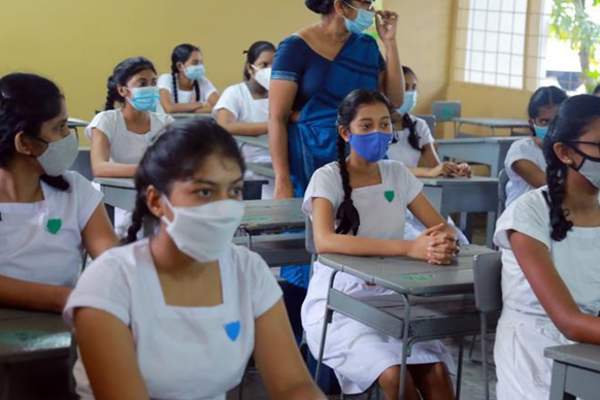 பிரபல பாடசாலையில் மாணவி மீது ஆசிரியர் கொடூர தாக்குதல்; கலங்கும் பெற்றோர் | Teacher Brutally Attacks Student At Nanuoya School