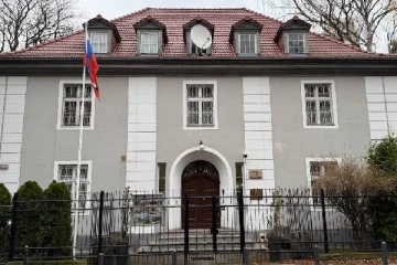 ரஷ்ய தூதரகத்தை இழுத்து மூடிவிட்டு இராணுவத்தைக் களமிறக்கிய ஐரோப்பிய நாடு