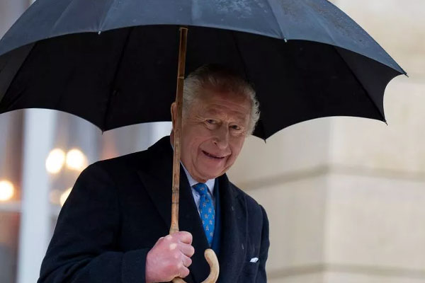 லண்டன் வந்தும் மகனை சந்திக்காமலே சென்ற மன்னர் சார்லஸ்: ரசிகர்கள் ஏமாற்றம் | King Charles Leaves London Without லண்டன் வந்தும் மகனை சந்திக்காமலே சென்ற மன்னர் சார்லஸ்: ரசிகர்கள் ஏமாற்றம் | King Charles Leaves London Without