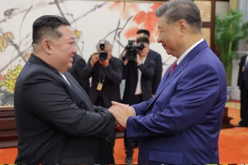 ඇමරිකාවට රතු එළි පත්තු කරමින් චීන ජනාධිපති සහ කිම් ජොන් උන් පියොන්ග්යැං හිදී රහස් සාකච්ඡාවක