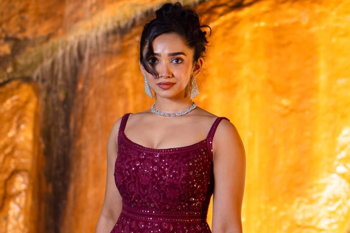 பேண்ட்டில் ஹார்ட்டின் ஷேப்..துரந்தர் 2 முறை பார்த்த நடிகை சான்வே மேகனாவின் புகைப்படங்கள்.. | Saanve Megghana Watching Dhurandhar 2 2 Times